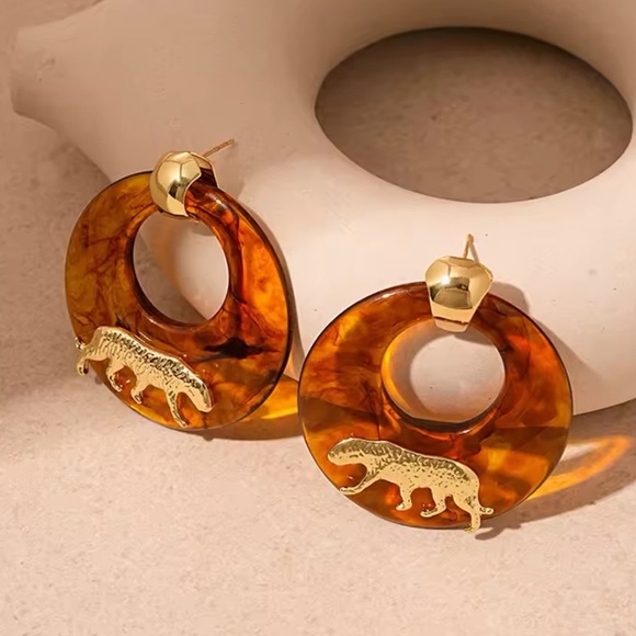 Anthropologie Gold Panthere Resin Brown Elegant Earrings - Picture 7 of 15